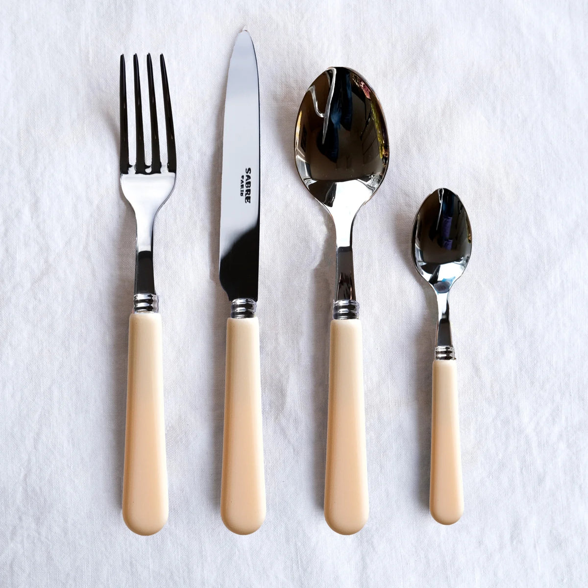 Sabre Bistrot Cutlery Cutlery Set - Dune Ivory Shiny Sabre Bistrot Cutlery Cutlery Set - Dune Ivory Shiny
